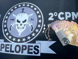 Após abordagem, PM prende mulher com maconha, cocaína e dinheiro