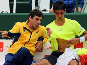 Bellucci perde chance, sente dor e abandona; Brasil é rebaixado