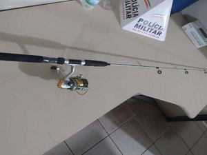 Meia hora depois de deixar presídio, homem furta vara de pescar e é preso