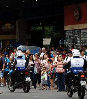 Rio de Janeiro: avenidas são liberadas e metrô reforça horário de trens
