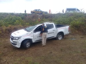 Homem fica ferido em capotamento na BR-101 com carro da Sefaz