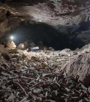 A macabra pilha de ossos humanos descoberta em caverna na Arábia Saudita