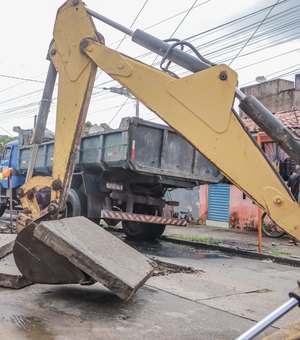 Prefeitura de Maceió intensifica trabalho de limpeza de galerias em ruas da capital