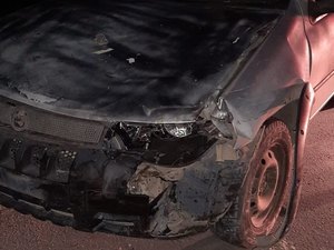 Colisão entre carro e moto deixa feridos na rodovia AL 105