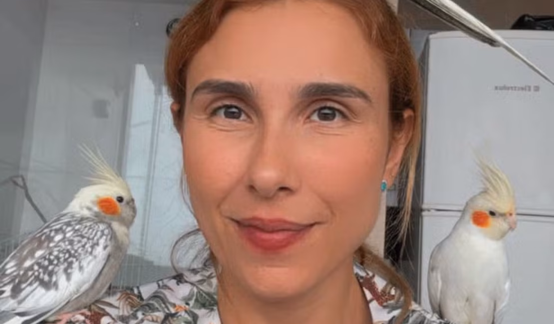 'Rainha das aves': veterinária viraliza como 'encantadora' de pets voadores