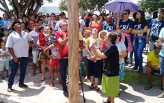 Fiés se reúnem em primeira Procissão do Mastro no bairro Canafístula 