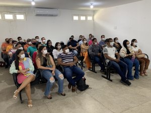 Secretário de Saúde recepciona novos servidores efetivos, em Palmeira