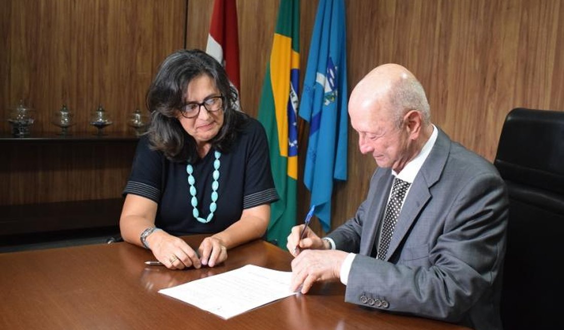TCE/AL E CREA/AL assinam aditivo do Termo de Cooperação mútua