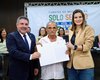 Prefeita Ceci entrega 19 títulos de propriedade pelo Programa Moradia Legal em Atalaia
