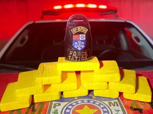 Polícia apreende 12 kg de cocaína escondidos em tonel no bairro Fernão Velho