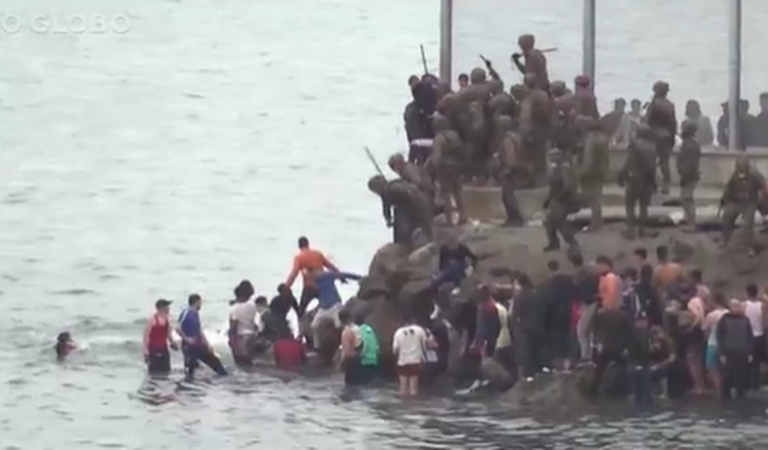 Autoridades pedem fechamento de Ceuta para conter movimento migratório
