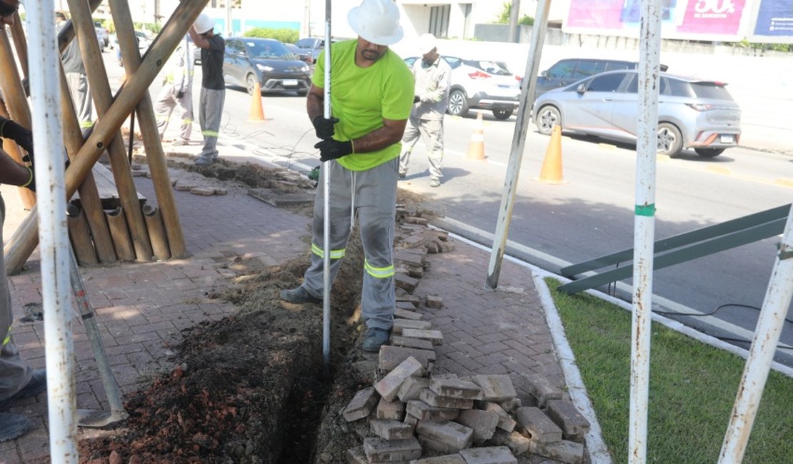 Prefeitura de Maceió reforça iluminação em pontos de ônibus de grande circulação