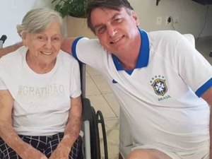 Bolsonaro comemora aniversário de 94 anos da mãe nas redes sociais