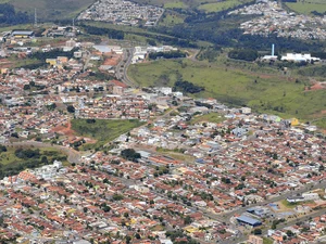 Mulher é agredida pelo companheiro enquanto segurava filho no colo em Ouro Branco