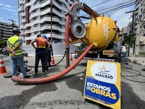 Fiscalização identifica mais dois pontos de esgoto irregular na Ponta Verde