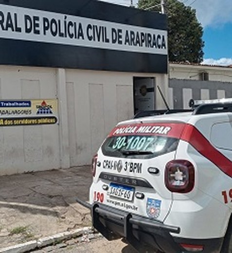 Mulher é presa com drogas escondidas em residência de Arapiraca