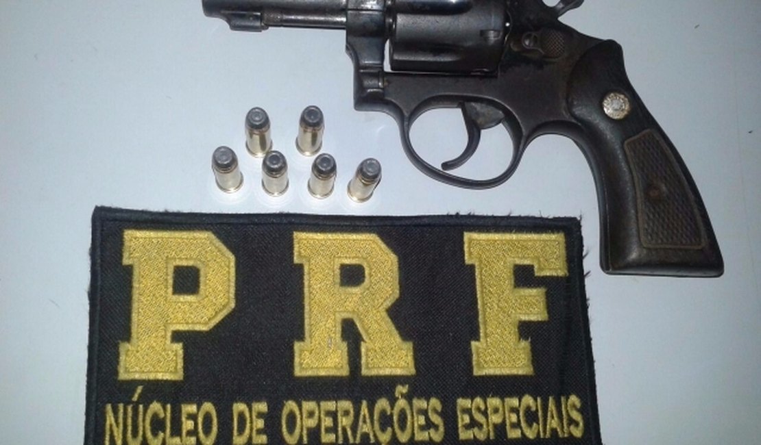 PRF prende foragido da Justiça e homem por porte ilegal
