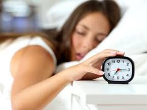 Dormir pouco ou dormir demais aumentam excesso de idade do coração