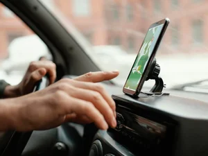 Projeto de Lei proíbe viagens de menores de 14 anos desacompanhadas em carros de app e táxis em Maceió