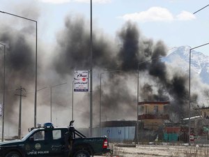 Explosão em comício deixa 14 mortos e 32 feridos no Afeganistão