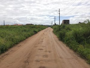 Assaltantes se escondem em matagal para roubar moto em Arapiraca
