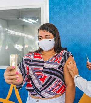 Mais de 40% dos adultos completaram a imunização contra Covid-19 em Maceió