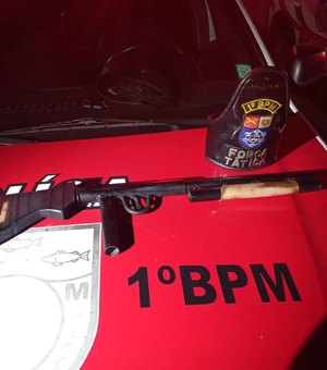 Denúncia anônima leva polícia a apreender espingarda artesanal na Vila Brejal