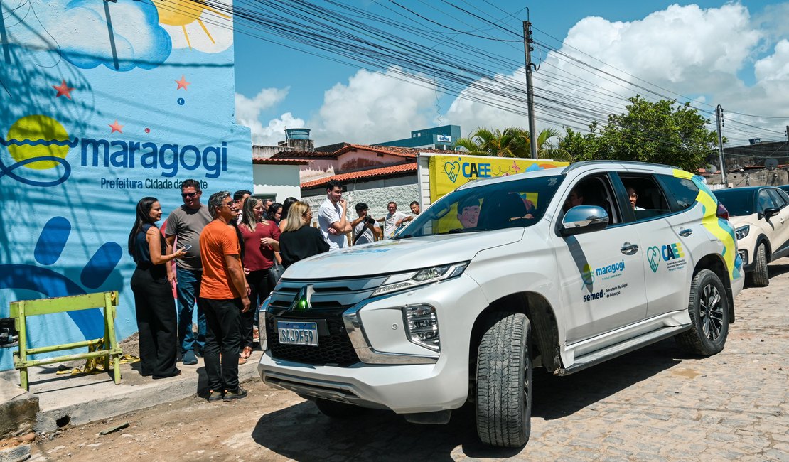 Carro oficial deixa gabinete e passa atender crianças com deficiência em Maragogi