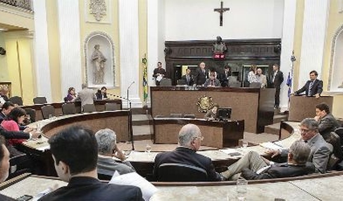 Mesa diretora da Assembleia Legislativa de PE decide demitir 245 comissionados