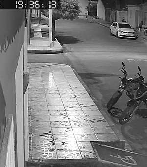 [Vídeo] Motociclista de aplicativo tem celular roubado durante assalto em Arapiraca