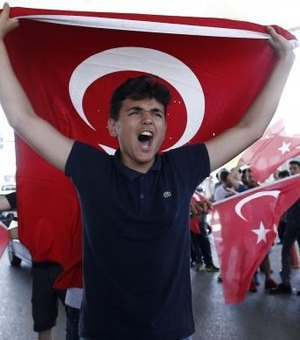 Turquia afasta 2.745 juízes em todo país, após tentativa de golpe