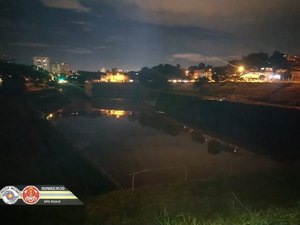 Ambulante morre após ser arrastado por forte chuva em SP