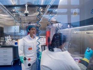 Laboratório de Wuhan volta a negar que deixou escapar coronavírus