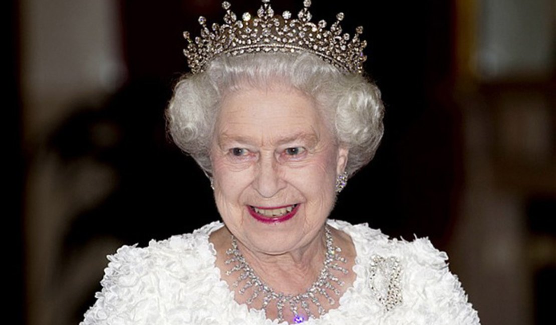 Rainha Elizabeth já foi acusada de soltar gases barulhentos e a culpa foi parar nos cavalos
