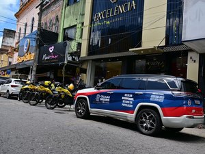 Lojas suspeitas de vender celulares roubados são alvos de operação em Maceió