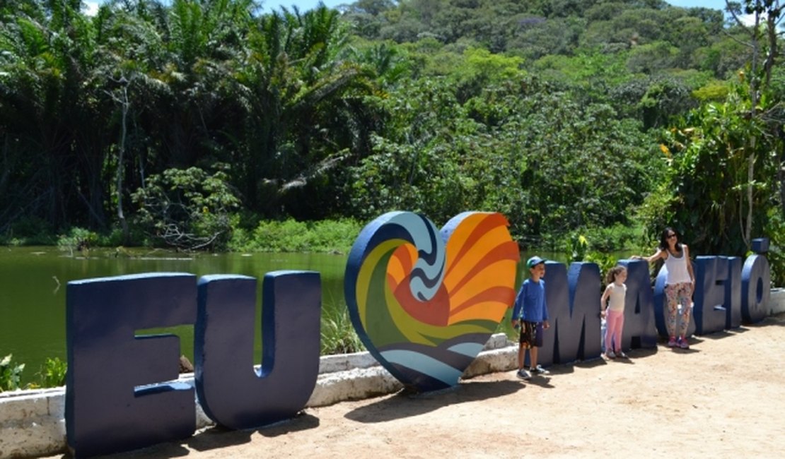 Parque Municipal ganha totem do 'Eu amo Maceió'