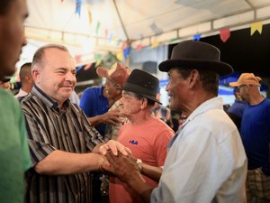 Bastinho Anacleto recebe apoio do povo de Taquarana durante festejos juninos