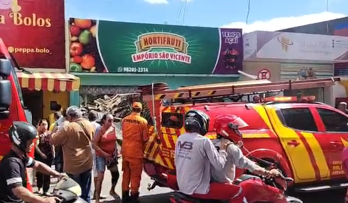Telhado de hortifruti desaba e deixa dois trabalhadores feridos no Centro de Arapiraca