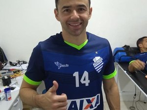 Contratado para a Série B, Juan se apresenta ao CSA e faz exames médicos