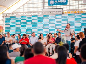 Em Delmiro Gouveia, Governo de Alagoas investe R$ 11 milhões em educação e impulsiona energia renovável