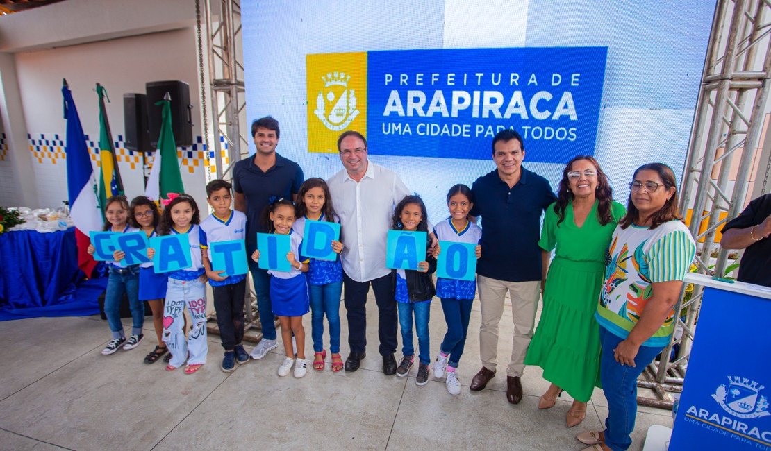 Durante inauguração de escola, Luciano Barbosa anuncia centro de acolhimento a gestantes