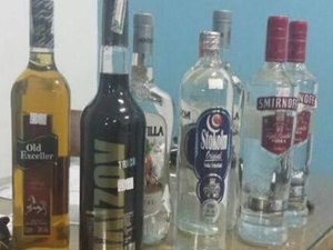 Suspeito é identificado por câmeras de segurança após furtar objetos em bar  