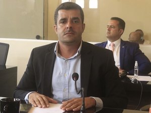 Vereador acusa prefeito de Marechal Deodoro de usar dinheiro público para bancar “orgias”