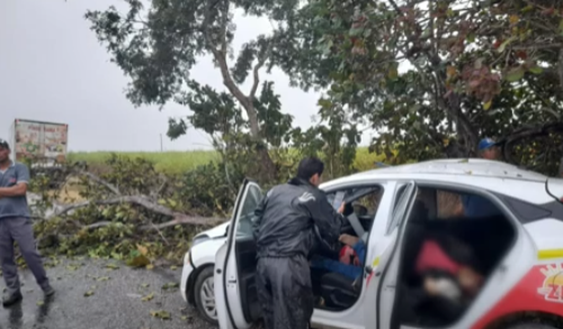 Carro de vereador se envolve em acidente e duas pessoas morrem