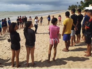 Alunos de escola de Maragogi participam de aula sobre zona costeira em São Bento