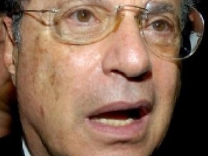 Paulo Maluf se entrega à Polícia Federal em São Paulo