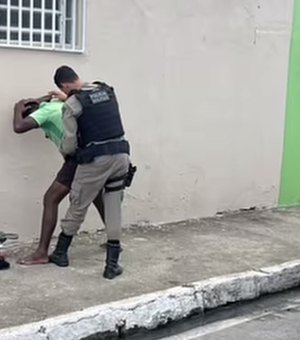 Homem que invadiu loja e furtou calçados no Centro de Arapiraca é preso durante ação da PM