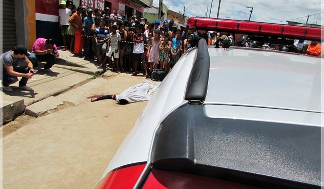 Jovem é assassinado a tiros em São Miguel