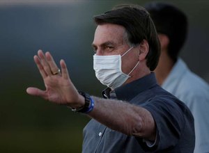 'Quem vai decidir o 5G sou eu', diz Bolsonaro; competência legal é da Anatel