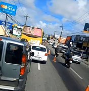 Vazamento de óleo provoca acidente e deixa feridos no bairro Barro Duro, em Maceió